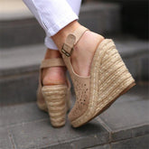 Sandalias vintage de cuña calada y tallada